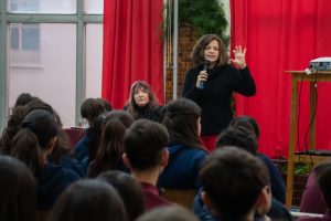 29° Feria del Libro: Desde instituciones educativas llega a los estudiantes con la charla de Paula Bombara