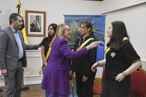 Alicia entregó equipamiento de sonido a estudiantes del Colegio Ladvocat