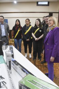 Alicia entregó equipamiento de sonido a estudiantes del Colegio Ladvocat