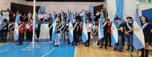 Estudiantes secundarios reafirmaron la Promesa a la Bandera en Caleta Olivia