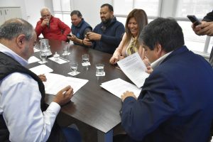 Santa Cruz firmó un convenio para la profesionalización de Auxiliares de Enfermería