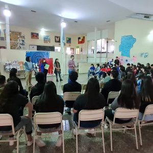 Se avanza con la entrega de libros a estudiantes secundarios de la provincia