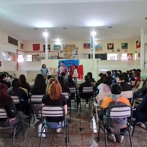 Se avanza con la entrega de libros a estudiantes secundarios de la provincia