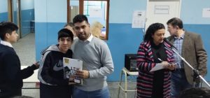 Continúan con la entrega de material didáctico a colegios secundarios de Caleta Olivia