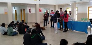 Continúan con la entrega de material didáctico a colegios secundarios de Caleta Olivia