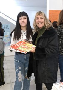 Educación continúa con la entrega de material didáctico en el marco del Programa “Libros para Aprender”