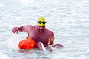 Se lleva adelante el Primer Mundial de Natación de Aguas Frías frente al Glaciar Perito Moreno