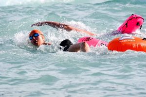 Se lleva adelante el Primer Mundial de Natación de Aguas Frías frente al Glaciar Perito Moreno