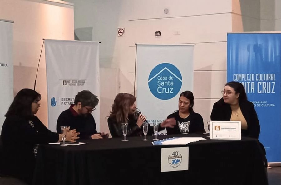 Casa de Santa Cruz presentó la "Muestra Malvinas Argentinas. Nuestras Vivencias" en Río Gallegos