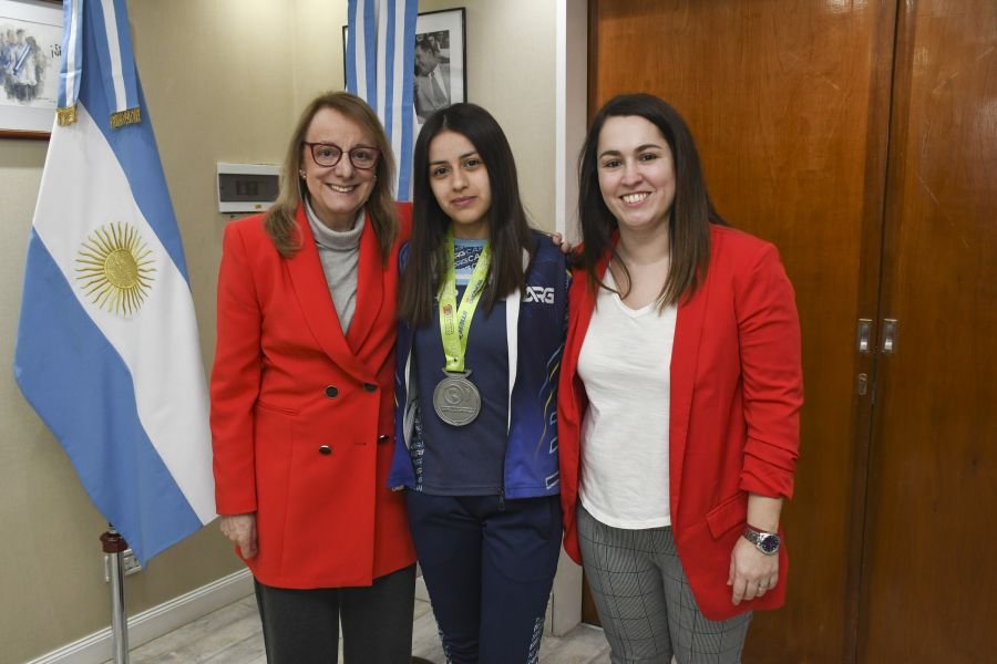 Alicia recibió a la patinadora Abril Ortega quien competirá en Colombia