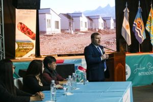 Se llevó adelante la entrega de viviendas a 54 familias en Los Antiguos