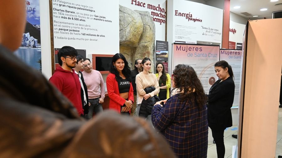 Inauguraron la muestra “Mujeres de Santa Cruz: Una línea de tiempo desde 1820 hasta 2022”
