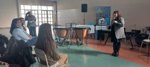 Se realizó la entrega de instrumentos musicales para la Escuela Re Si y certificaciones docentes en El Calafate