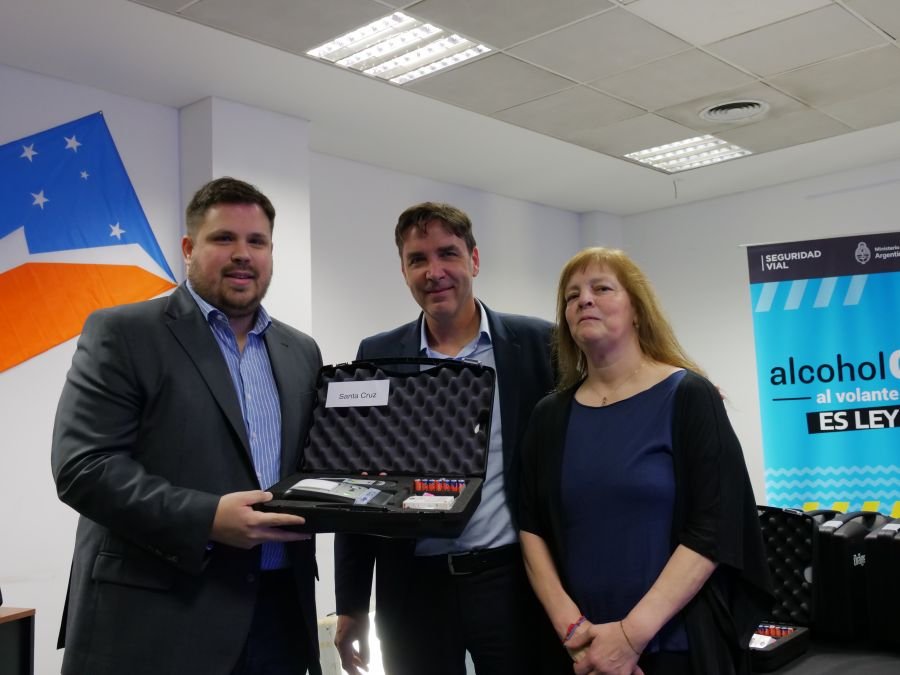 Santa Cruz recibió 15 nuevos alcoholímetros