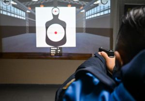 Tecnología única aplicada a la formación policial: Santa Cruz cuenta con un Polígono de Tiro Virtual