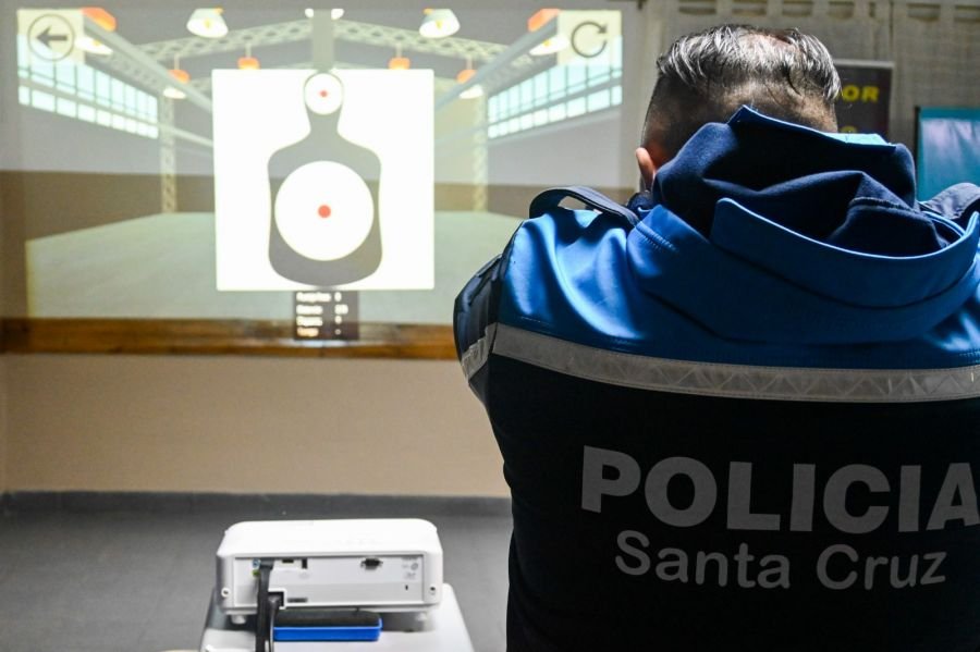 Tecnología única aplicada a la formación policial: Santa Cruz cuenta con un Polígono de Tiro Virtual