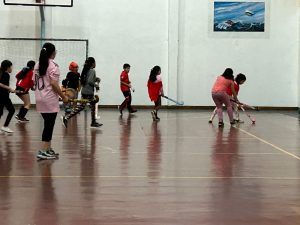 Continúan desarrollando la propuesta de Hockey Callejero en Río Gallegos