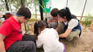 Las escuelas rurales recibieron pollitos bebés para el Taller de Granja