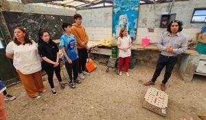 Las escuelas rurales recibieron pollitos bebés para el Taller de Granja