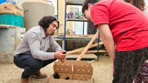 Las escuelas rurales recibieron pollitos bebés para el Taller de Granja