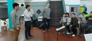 El saxofonista Emiliano Barri compartió un ensayo y concierto con la Banda de la Escuela Re Si