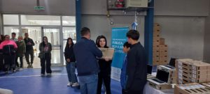 Educación inició la entrega de 9.700 notebooks para estudiantes secundarios