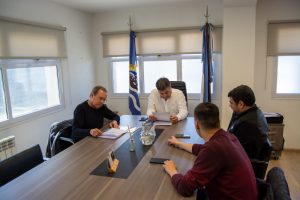 Producción avanza en la regularización del funcionamiento de los aeropuertos santacruceños