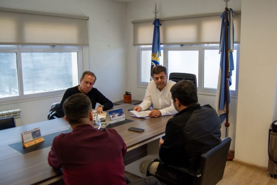 Producción avanza en la regularización del funcionamiento de los aeropuertos santacruceños