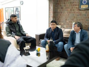 Toto Avilés visitó al gobernador Claudio Vidal en Casa de Gobierno