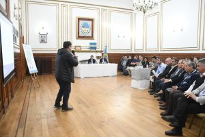 Martínez: “Tenemos el enorme desafío donde el Gobernador plantea poner a Santa Cruz de pie”