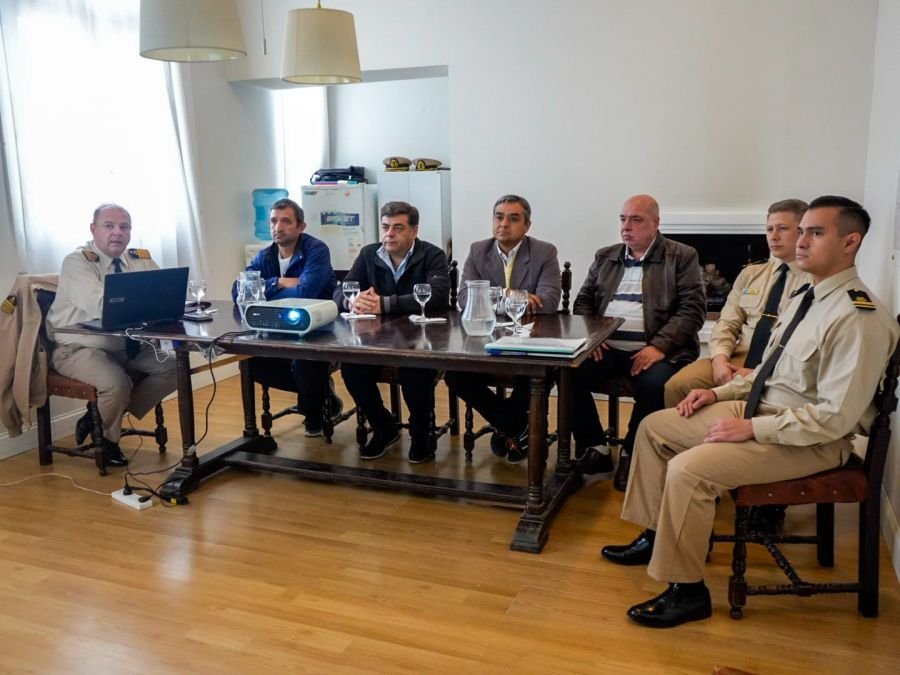 Producción y Prefectura Naval Argentina articulan acciones para el control de buques operativos en espacios marítimos