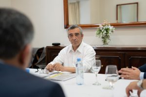 Acuerdo histórico de Vidal con YPF: La empresa devolverá yacimientos a Santa Cruz