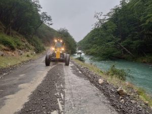 Vidal felicitó a los trabajadores de  Vialidad Provincial por la labor que realizan en las rutas de Santa Cruz