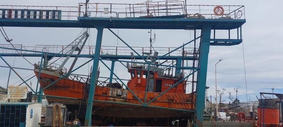 El barco Liliana entró en dique para su mantenimiento