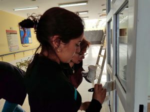 Cada día son más los que colaboran en los trabajos que se realizan en las escuelas de Santa Cruz
