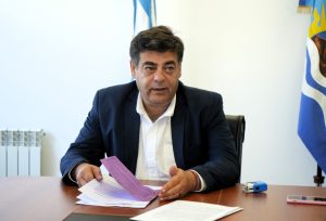 Producción firmó convenio que reactiva un histórico beneficio para estudiantes y jubilados de Santa Cruz