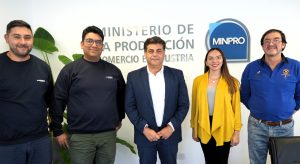 Producción firmó convenio que reactiva un histórico beneficio para estudiantes y jubilados de Santa Cruz