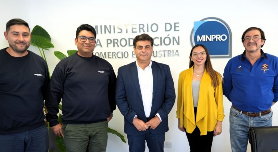 Producción firmó convenio que reactiva un histórico beneficio para estudiantes y jubilados de Santa Cruz