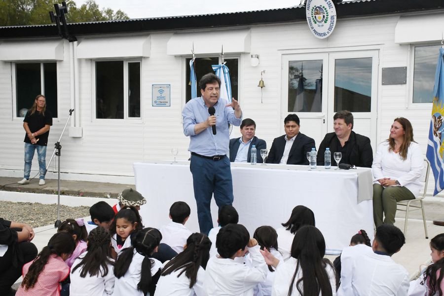 Busquet: “Cada día que los chicos y los maestros entran en una escuela es un día de celebración”