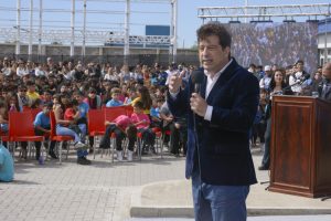 Una Escuela con carácter novedoso y un aporte a la producción en Santa Cruz