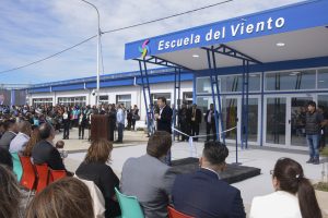 Una Escuela con carácter novedoso y un aporte a la producción en Santa Cruz