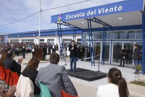 Una Escuela con carácter novedoso y un aporte a la producción en Santa Cruz