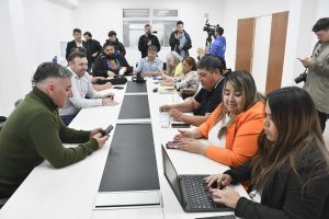 Histórico en Santa Cruz: Vidal celebró el acuerdo con los gremios para que empiecen las clases el próximo lunes