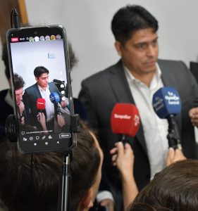 Histórico en Santa Cruz: Vidal celebró el acuerdo con los gremios para que empiecen las clases el próximo lunes