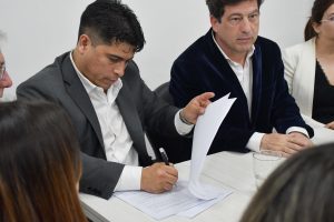 Histórico en Santa Cruz: Vidal celebró el acuerdo con los gremios para que empiecen las clases el próximo lunes