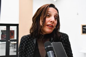 Lucia Salinas presentó su libro y documental “Fronteras” en el Complejo Cultural Santa Cruz