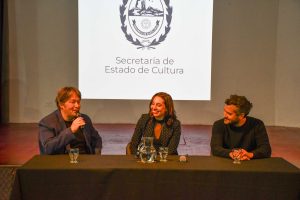 Lucia Salinas presentó su libro y documental “Fronteras” en el Complejo Cultural Santa Cruz