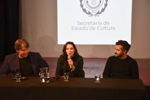 Lucia Salinas presentó su libro y documental “Fronteras” en el Complejo Cultural Santa Cruz