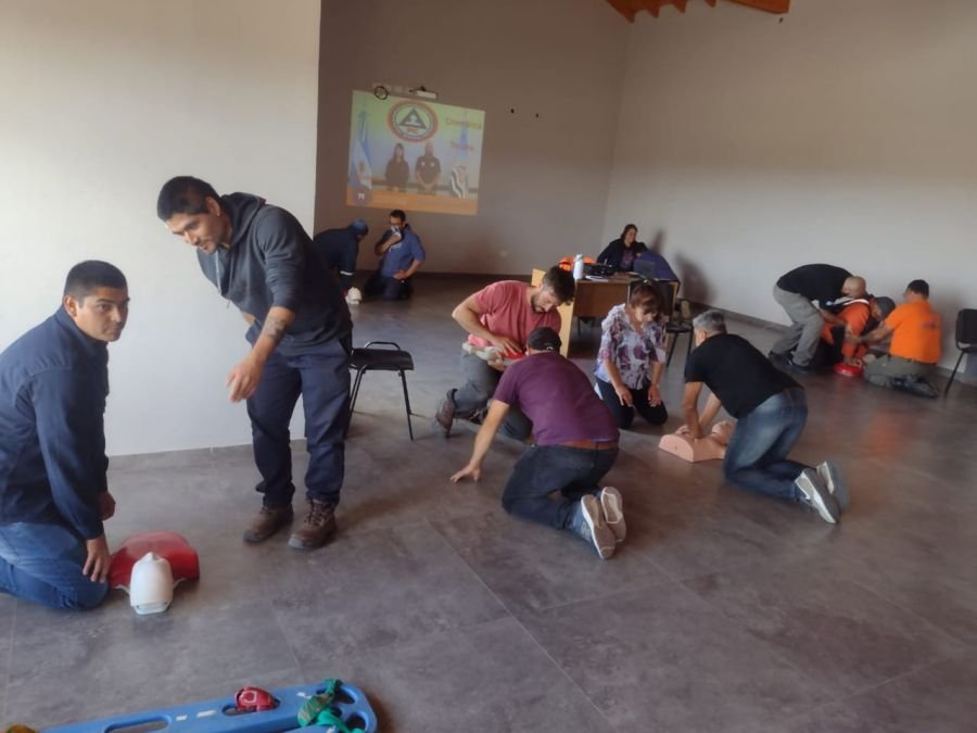 Capacitaron en primeros auxilios a agentes de Distrigas