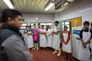Vidal en Gregores: Recorrió la Escuela Agropecuaria N°1 y redobló su apuesta por la producción